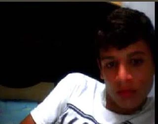 Caio, 18 anos e muito marrento - 2 punhetas deliciosas