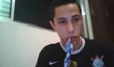 Corinthiano fumando e se masturbando na webcam