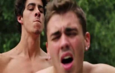 Cai gostoso na pica do amigo e geme pra caralho! Gay HD