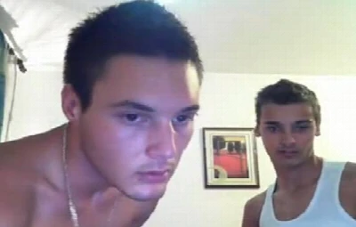 Coroa chupando dois moleques tesudos na CAM