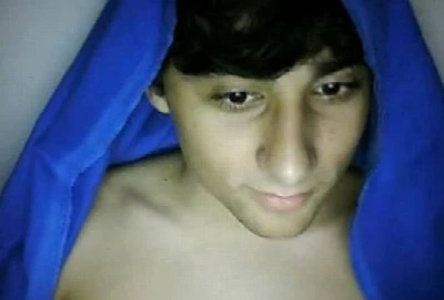Moleque bombadinho batendo uma punheta gostosa na cam