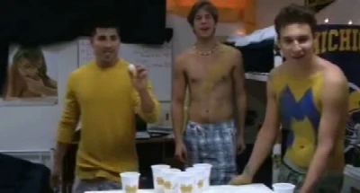 TWINKS: Putaria e boquete dos colegas da fraternidade!