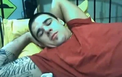 CAM: Instrutor de Muay Thai gozando e aliviando