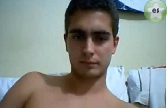 CAM: Cara gostoso bateu té gozar e sujou a barriga