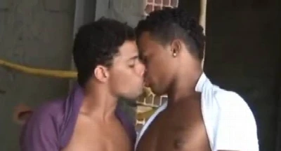 Gay Brasil: Pivetes foram na casa abandonada pra "trocar"