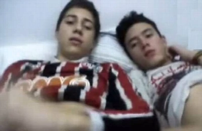 INÉDITO: Dois amigos héteros batem uma na CAM c/ áudio!!!!