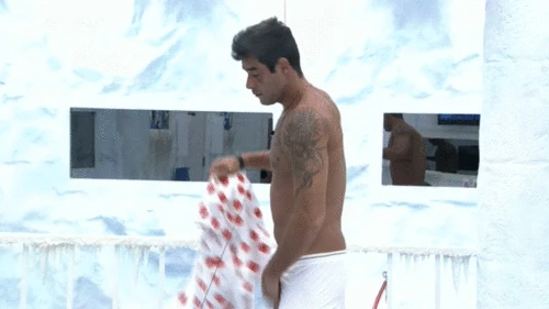 BBB14: Diego levanta de pau duro depois de foda (Veja a mala!)