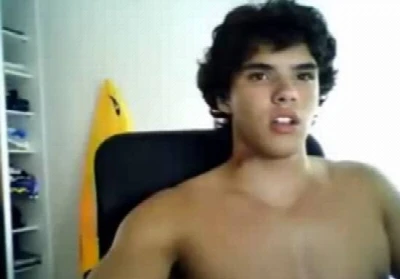 Mateus, gatinho surfista brasileiro gozando muito na webcam