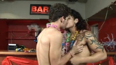 Brasil Bare: Cai na piroca de um macho depois da festa de Carnaval