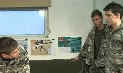 Trio Bare: Sargento come o soldado safado com o colega