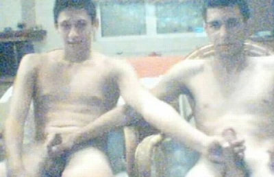 CAM: Garotos héteros batem uma e fazem mão amiga