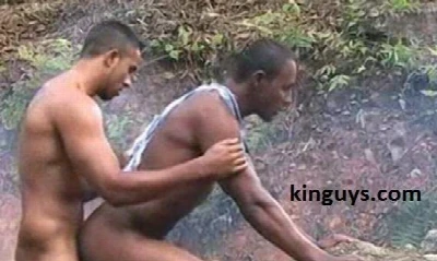 Video gay: Machos capoeiristas fazendo "troca-troca" no matagal