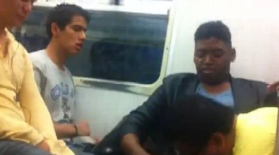 FLAGRA: Caras de putaria e boquete dentro do metrô