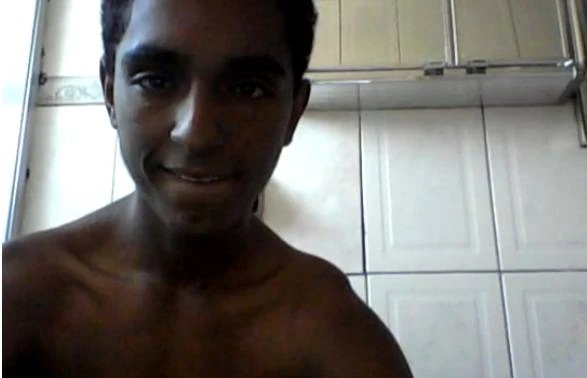 CAM: Paulo, um teen que se diz modelo se sujando de porra