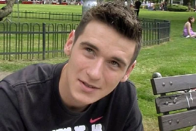 [Bareback] Fodendo um novinho, virgem, de 18 anos no parque