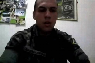 [Webcam] Soldado brasileiro bate punheta e mostra a bunda