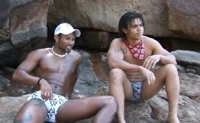 [Bareback BR] Luan fodendo com o Carioca na praia