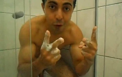 Aurelio, um baiano safado toma banho e procura putaria