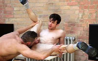 Woody Fox dando o rabinho pra o Mateo Stanford