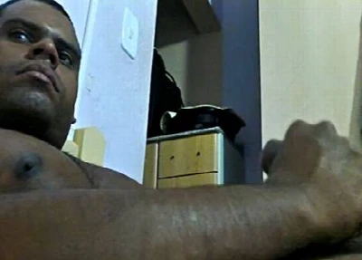 Macho do banho masturbando e gozando gostoso