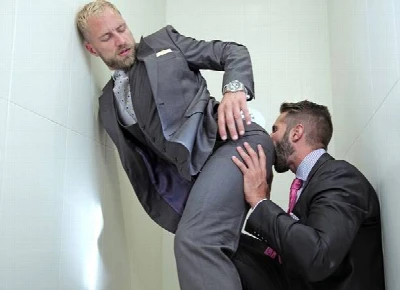 Dani Robles & Misha Dante trepando de terno