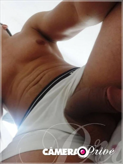 Garoto Novinho na Webcam fazendo sexo ao vivo
