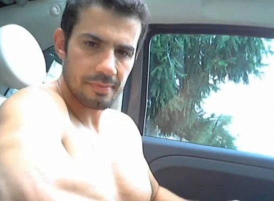 Macho incrível e gato gozando gostoso no carro