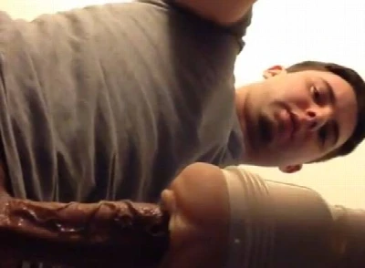 Macho mete o pau grande e veiudo na lanterninha