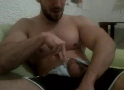 Diego, um boy baiano mega delicioso gozando