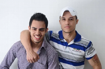 Deleite-se com o Di e Saymon no site Mundo Mais