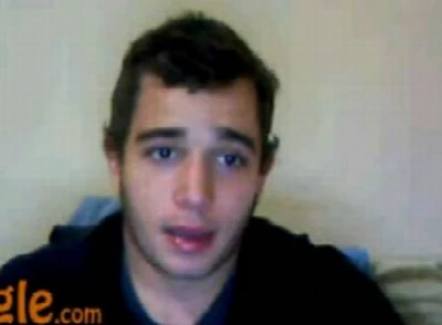 Garoto fofinho batendo punheta antes de dormir