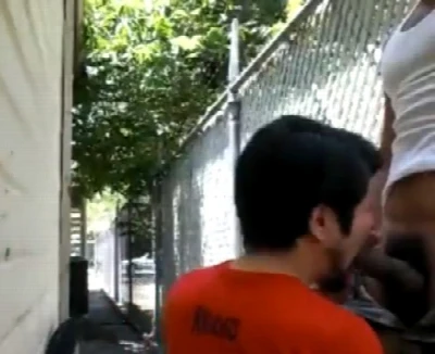 Gozou dando pra um macho no beco sem camisinha