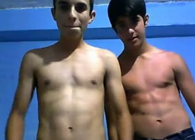 Primos safados batem punheta e gozam gostoso juntos