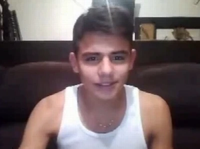 Garoto super fofo e pauzudo bate punheta até gozar