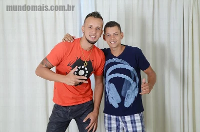 Tom e Leo transando para o site Mundo Mais - Publicidade