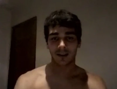 Garoto fofo mostra abdômem e pica fantástica