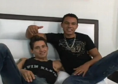 Gabriel e Roger,  arrombando o cu um do outro
