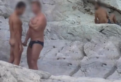 Putaria ao ar livre em praia de nudismo brasileira