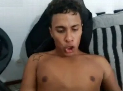 Puto sendo fodido por pica negra e tubo de lubrificante