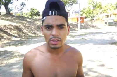 Trocou o celular pela pica do cafuçu do bairro
