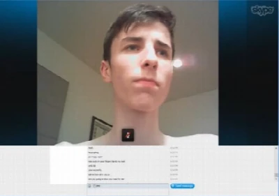 Magro novinho masturba o cuzinho e goza no Skype