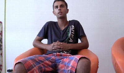 Moleque troca cu por dinheiro para pagar dívida
