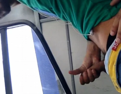 Flagra!! Macho safado se masturba no ônibus