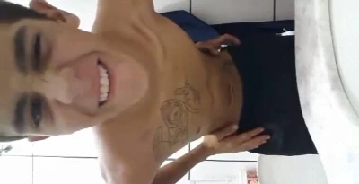 Paulista sarado sensualiza gostoso pra cam