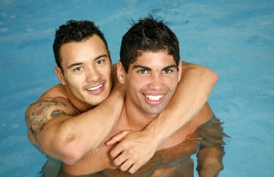 Brasileiros se divertem bastante na piscina