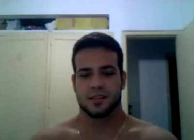 Boy gatinho e super dotado goza na mesa do computador