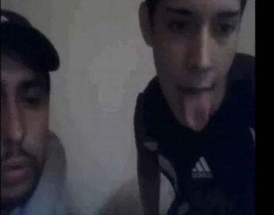 Tio e Sobrinho fazem safadeza gostoso e gozam juntos