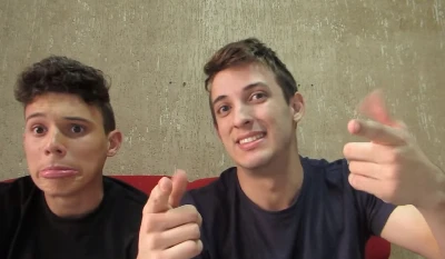 Youtubers zoam e fazem desafio de formiga na cueca