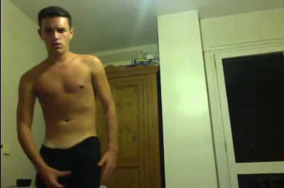 Britânico sarado mostra pauzão e se delicia na webcam