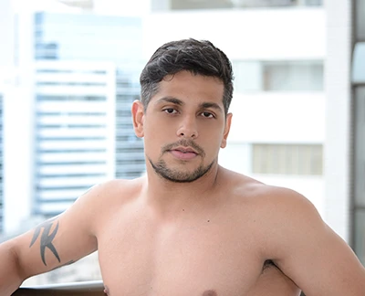 Deleite-se com o bonitão Erick no Mundo Mais